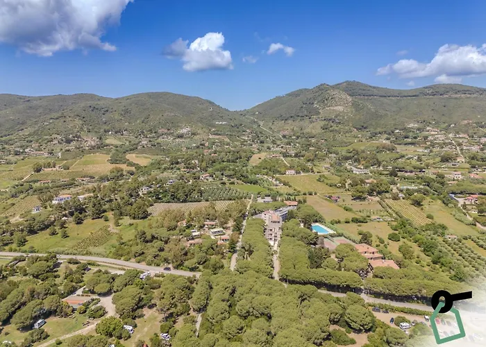 Отель Hotiday Collection -